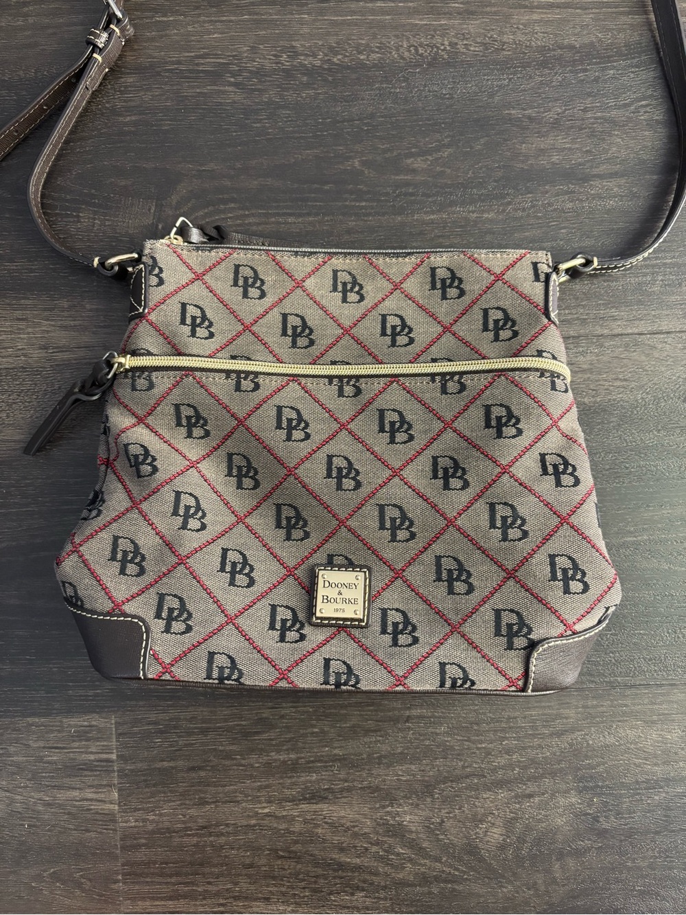 Dooney & Bourke Crossbody Bag Purse Grey Red - Picture 2 of 7
